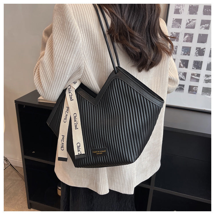 Heart Maxi Tote