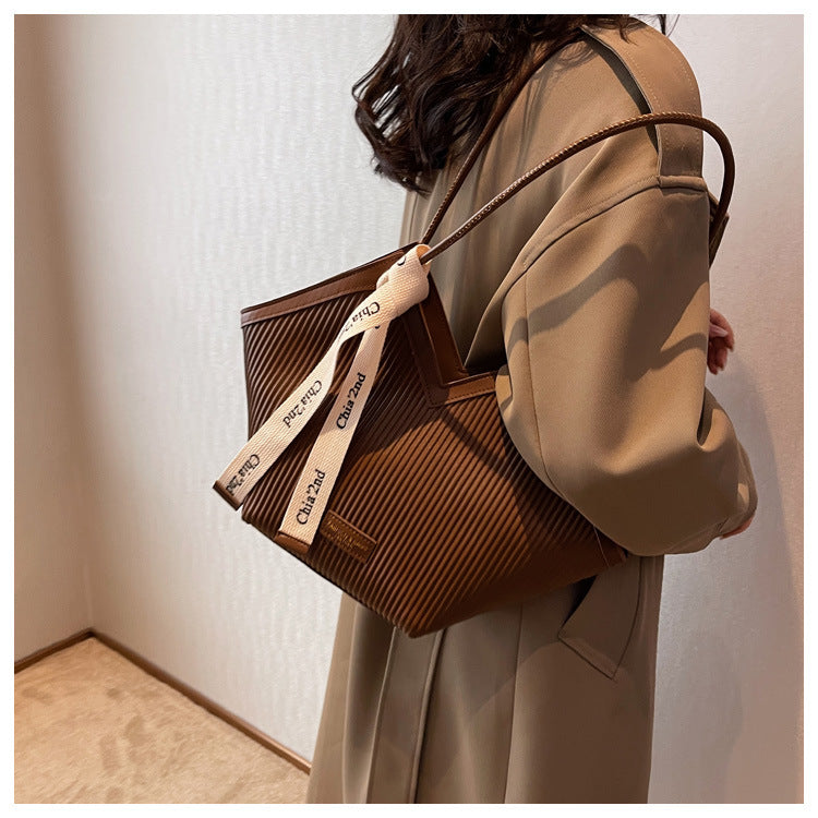 Heart Maxi Tote