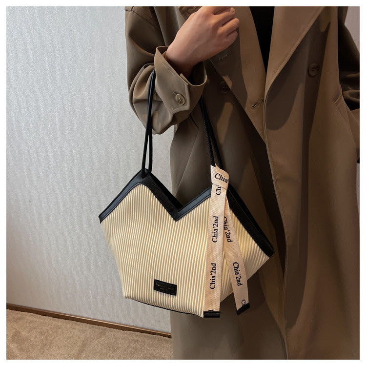 Heart Maxi Tote