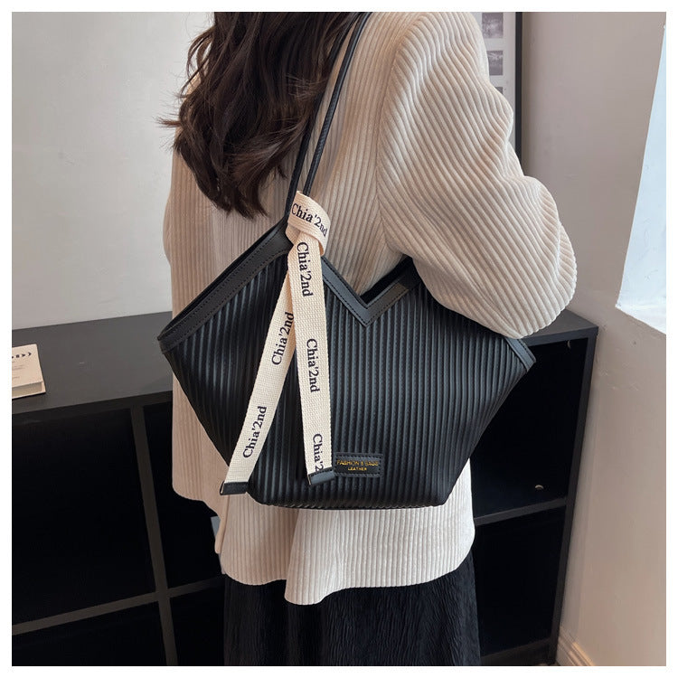 Heart Maxi Tote