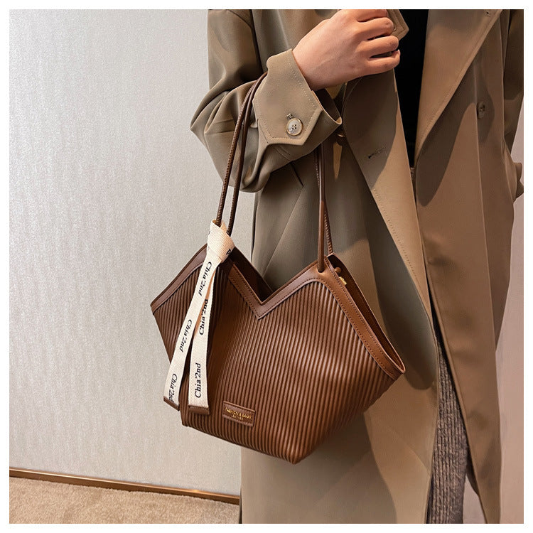 Heart Maxi Tote