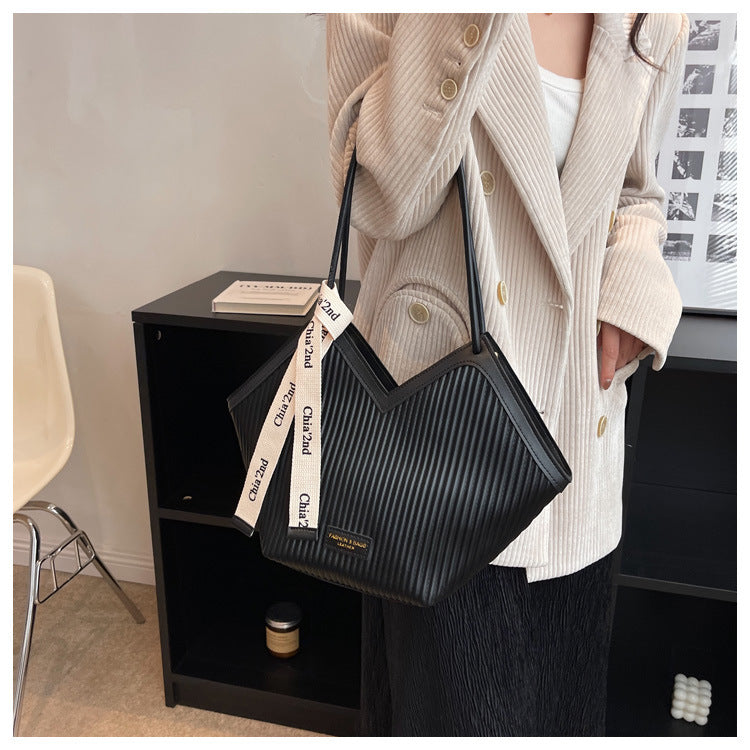 Heart Maxi Tote