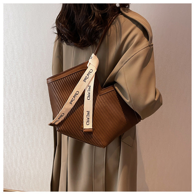 Heart Maxi Tote