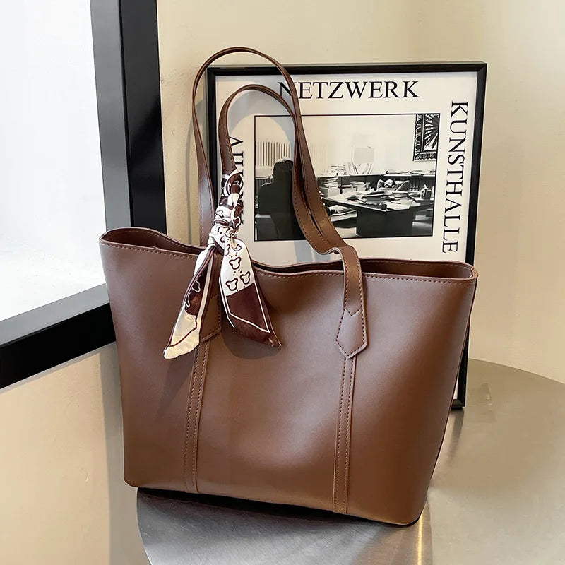 Minimal Commuter Tote