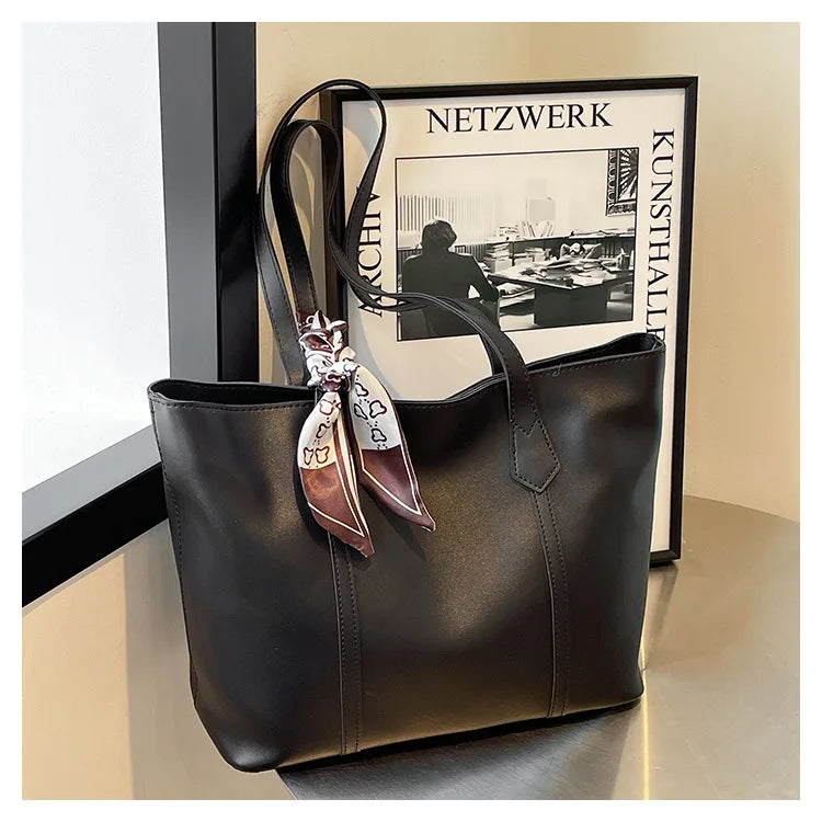 Minimal Commuter Tote