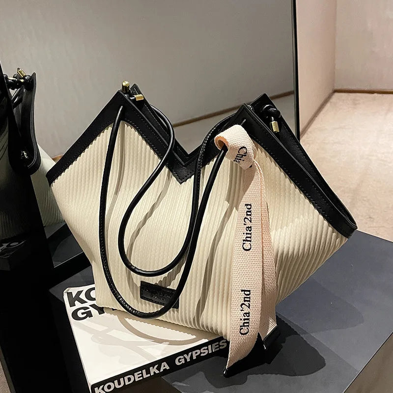 Heart Maxi Tote
