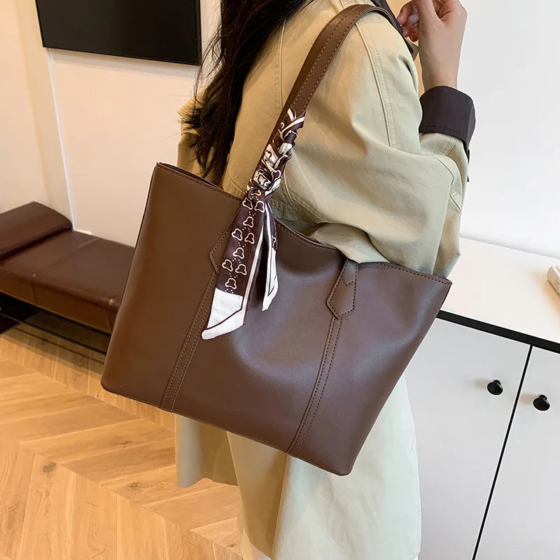 Minimal Commuter Tote