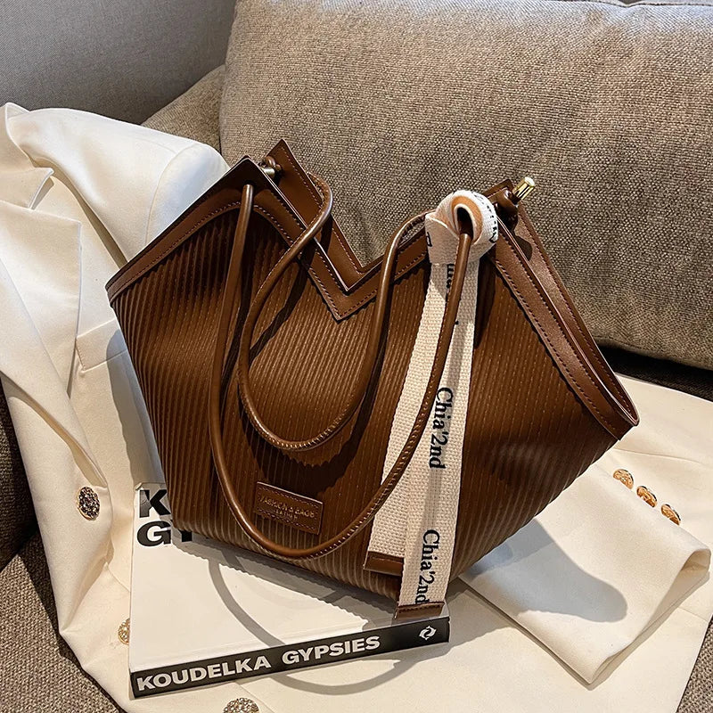 Heart Maxi Tote