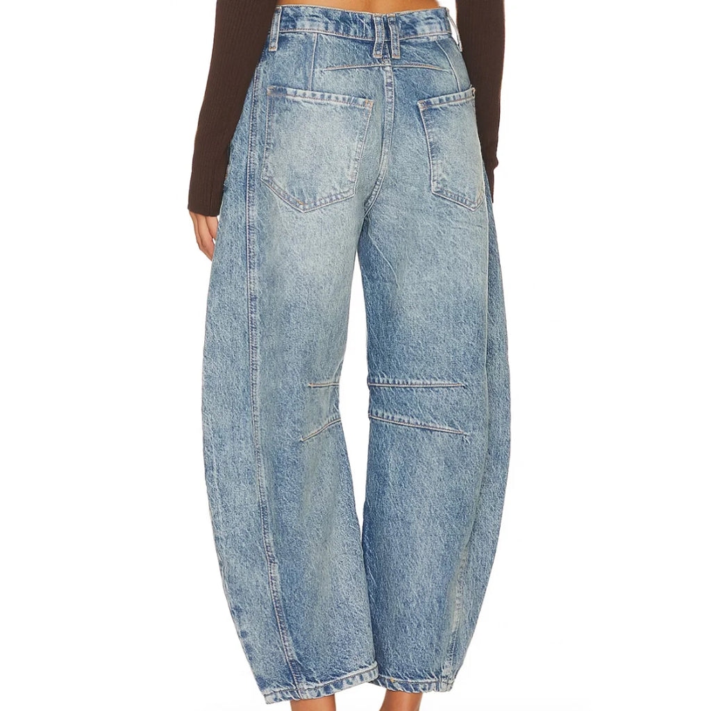 Curved Relaxed Jeans