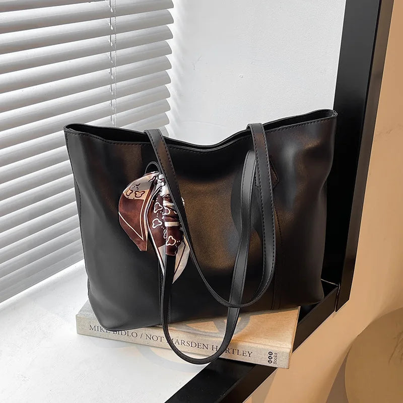 Minimal Commuter Tote