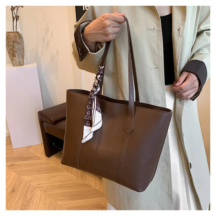 Minimal Commuter Tote