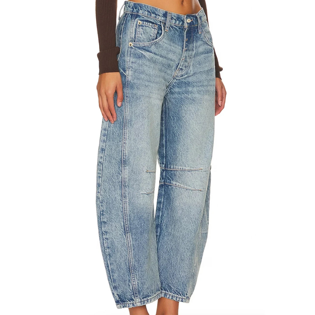 Curved Relaxed Jeans