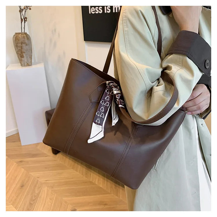Minimal Commuter Tote
