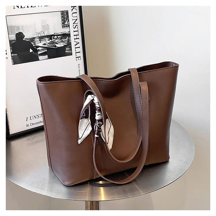 Minimal Commuter Tote